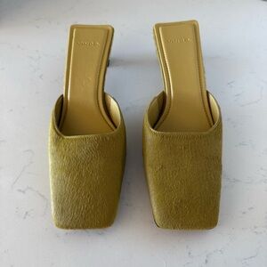 NEW Vince Electra block heeled calf hair mustard square toe mules Size: 6